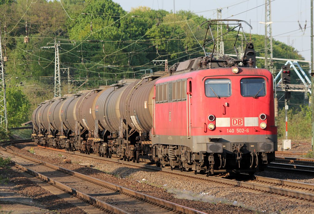 140 502-6 mit Kesselzug in K�ln West am 19.04.2011