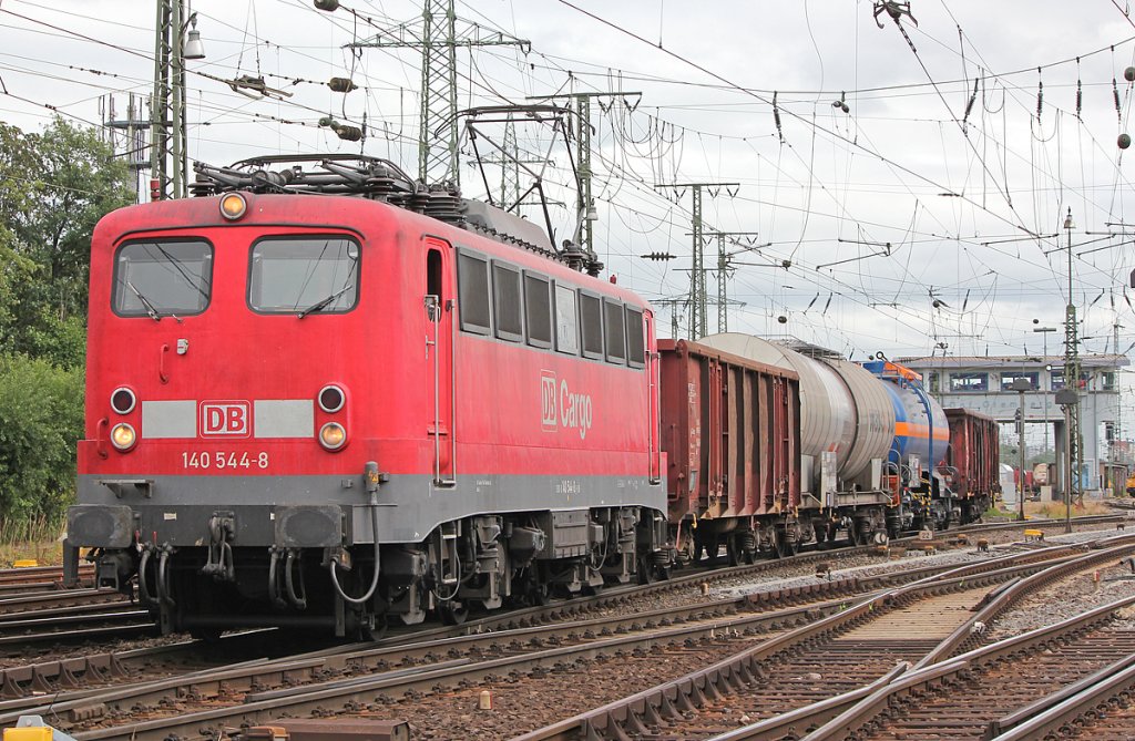 140 544-8 bei der Ausfahrt mit gem Gz in Gremberg am 21.06.2011