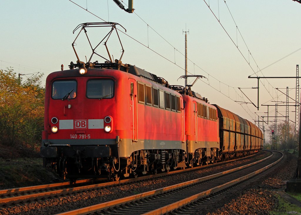 140 791-5 mit 140 858 in Porz Wahn am 09.11.2011
