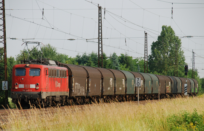 140 810-3, aufgenommen am 26.06.10, bei der Durchfahrt durch Gersthofen.