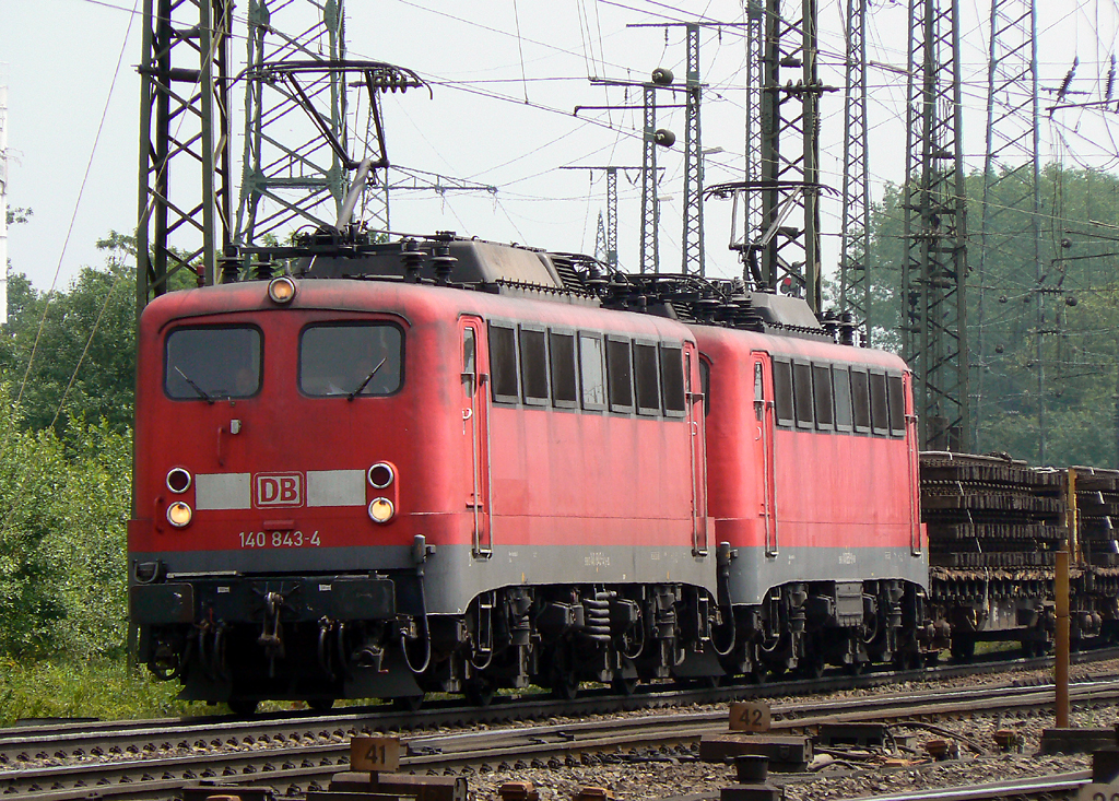 140 843-4 + 140 xxx-x in Gremberg am 27.05.2010