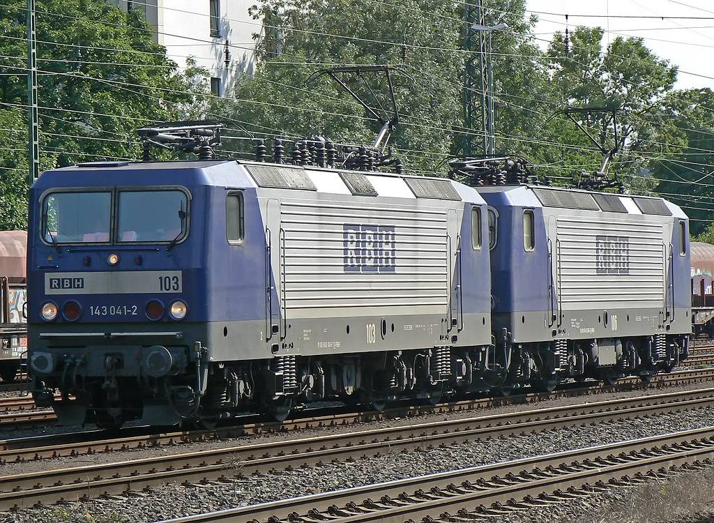 143 041-2 (RBH 103) mit RBH 106 am Haken in K�ln West am 06.08.2010