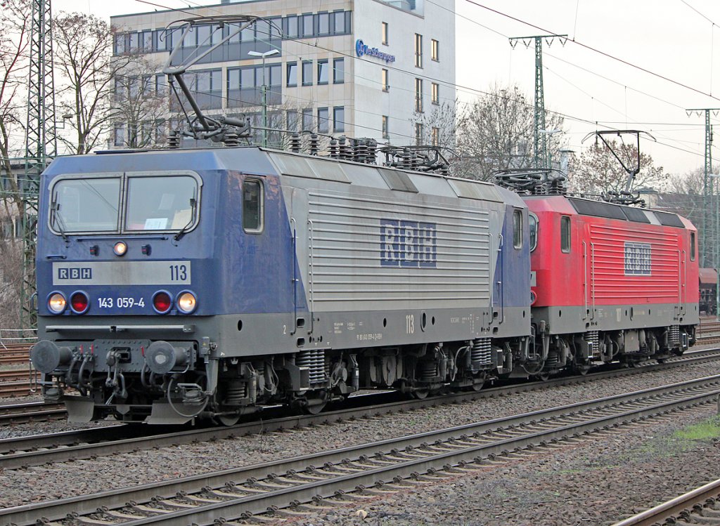 143 059-4 und 143 063 der RBH in K�lN West am 12.02.2011