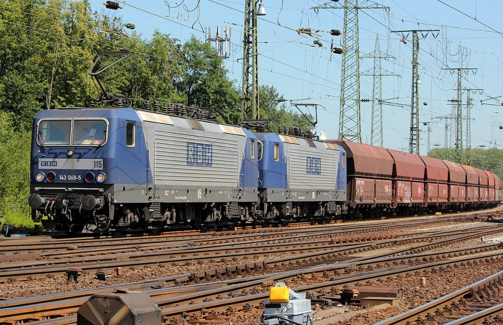 143 068-5 mit 143 xxx-x und Kohlezug in Gremberg am 27.06.2011
