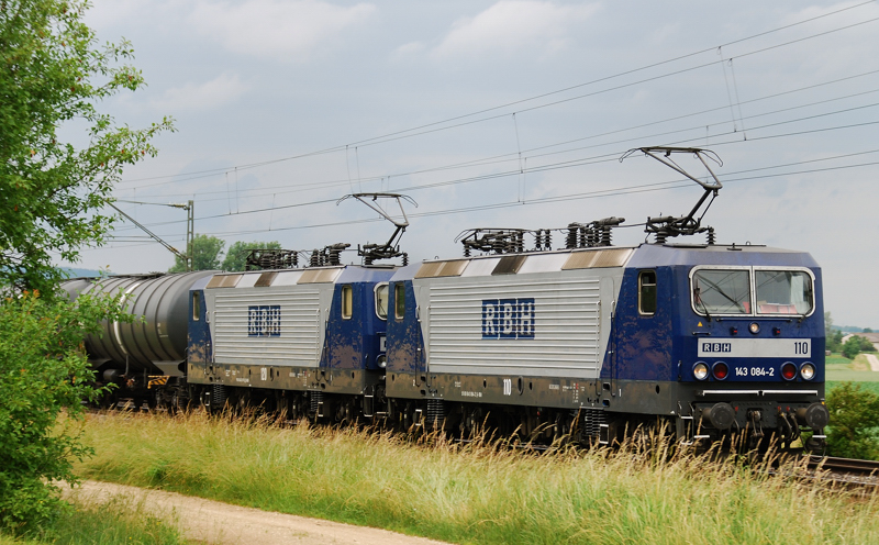 143 084-2, RBH, + 143 070-2, RBH, aufgenommen am 20.06.12, bei Treuchtlingen.