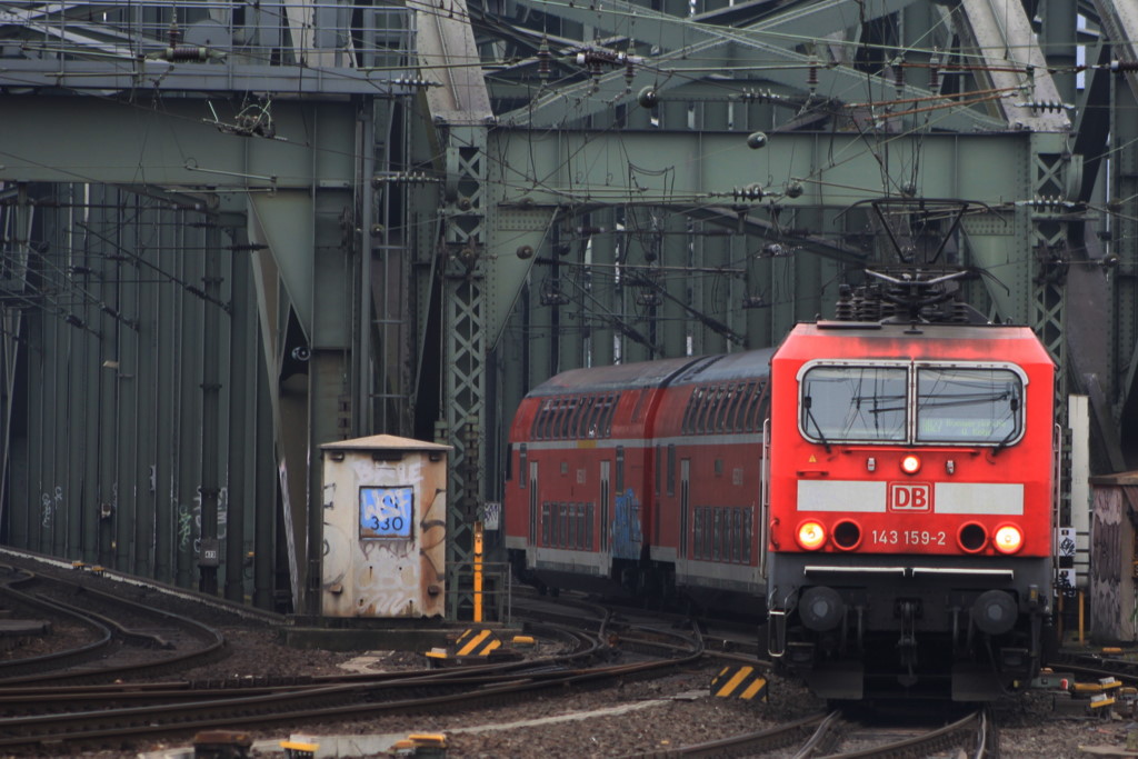 143 159-2 kommt am 28.02.2011 �ber die Hohenzollern Br�cke