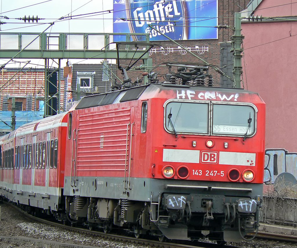 143 247-5 auf der S6 nach Essen bei der Einfahrt in K�ln Hbf. am 28.03.2010
