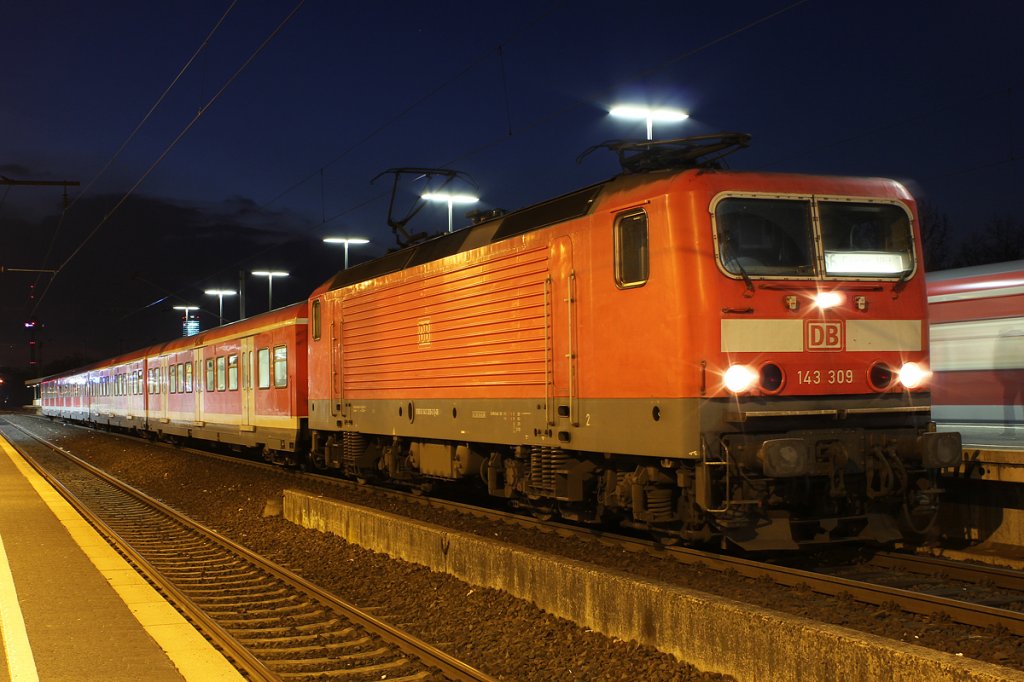 143 309 auf der S6 rtg Essen Hbf in K�ln Messe/Deutz am 19.03.2012