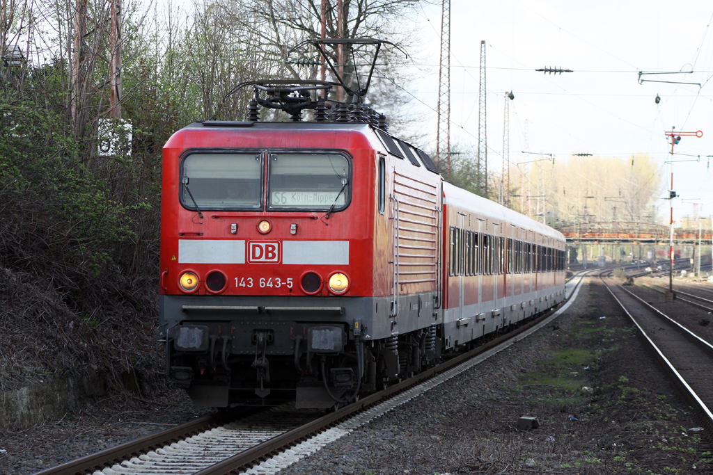 143 643-5 bei der Einfahrt in D�sseldorf Rath am 10.04.10 