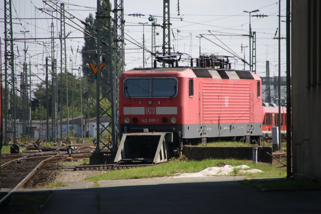 143 895-1 abgestellt im Bereich des  N�rnberger Hauptbahnhofs  am 21. August 2010.