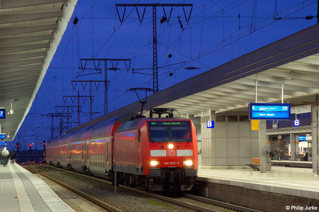 146 003-9 als RE 10131 nach Hamm(Westf) am 06.02.2011 in Essen