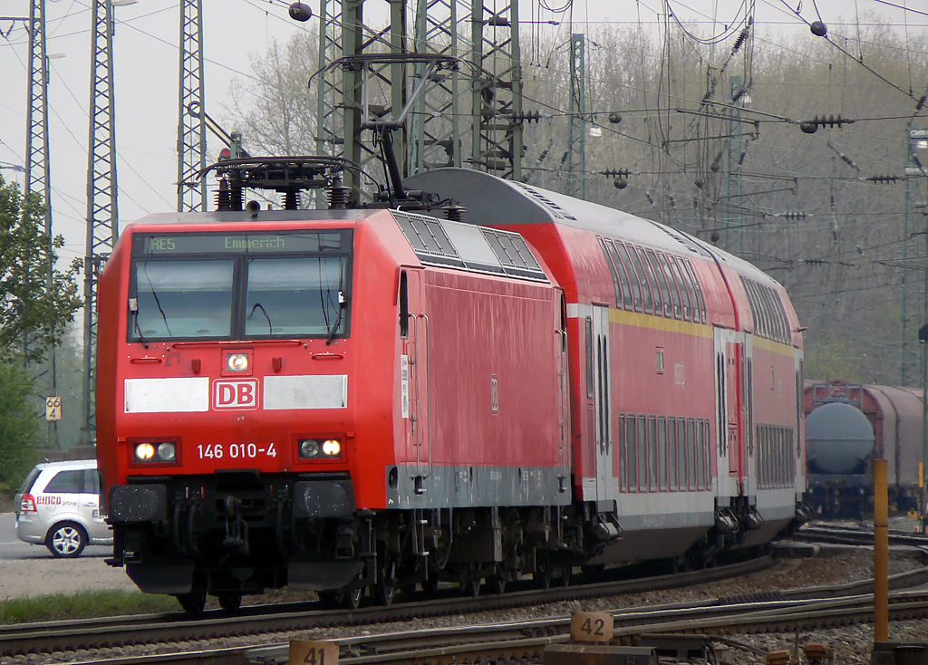 146 010-4 mit umgeleitetem RE5 in Gremberg am 20.04.2010