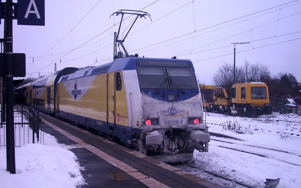 146 536-8 steht im Hundertwasser Bahnhof Uelzen (05.01.10)