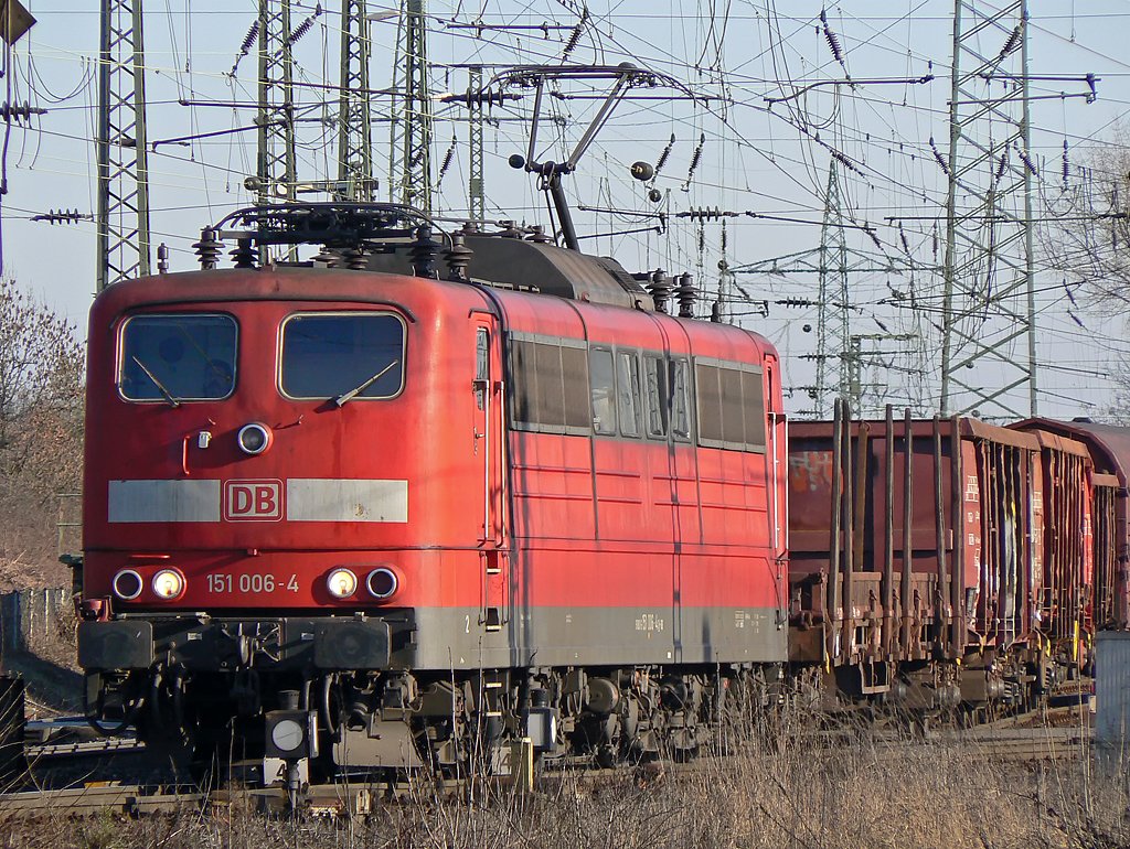 151 006-4 bei der Ausfahrt aus Gbf K�ln Gremberg am 18.02.2010 mit gem. Gz.