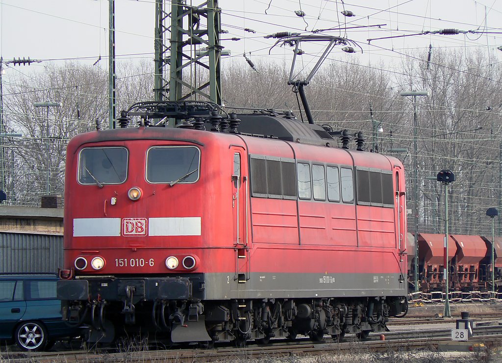 151 010-6 verl�sst Lz. den Gbf. K�ln Gremberg am 17.03.2010