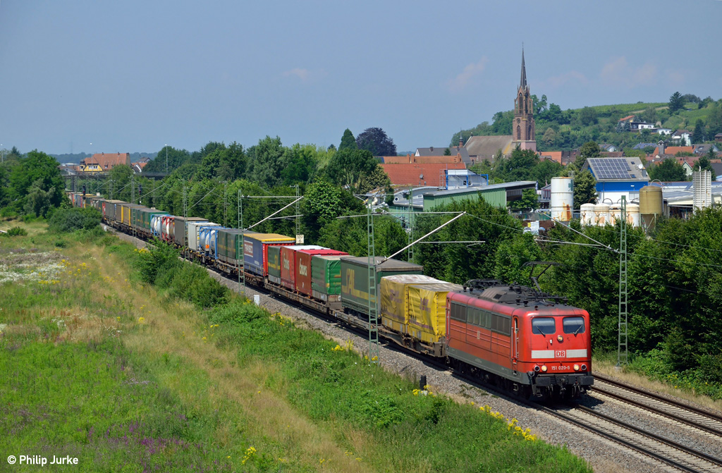 151 020-5 mit dem KT 42007 von K�ln-Eifeltor nach Gallarate am 06.07.2013 bei Teningen-Mundingen.
