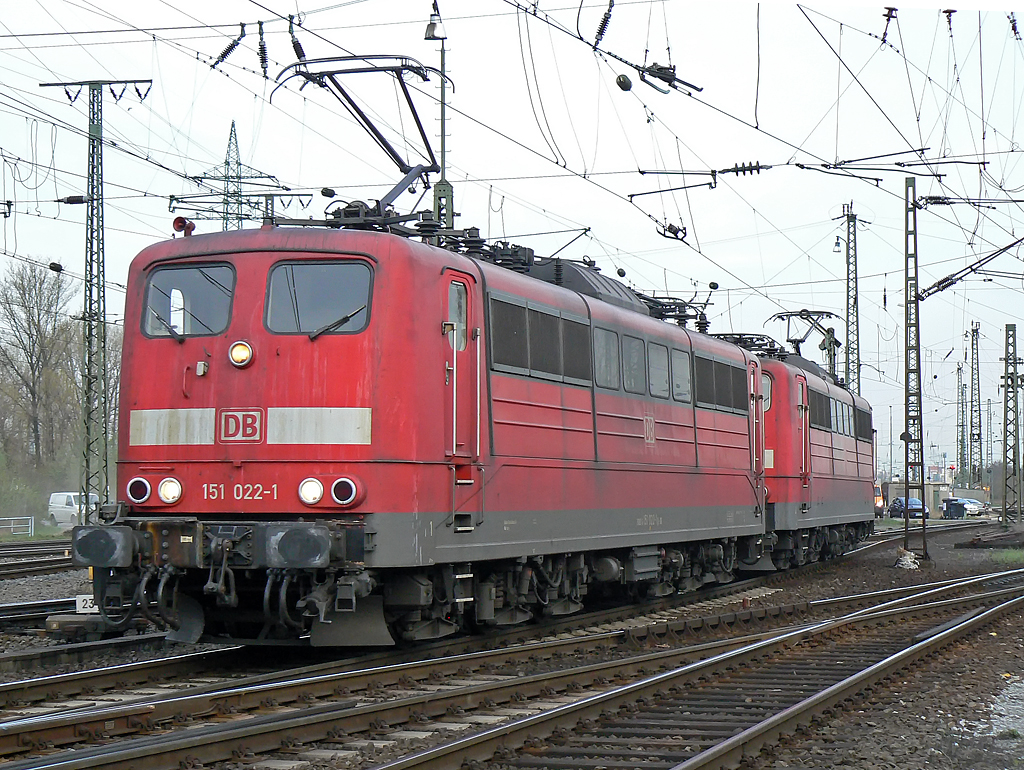 151 022-1 in Gremberg am 07.04.2010