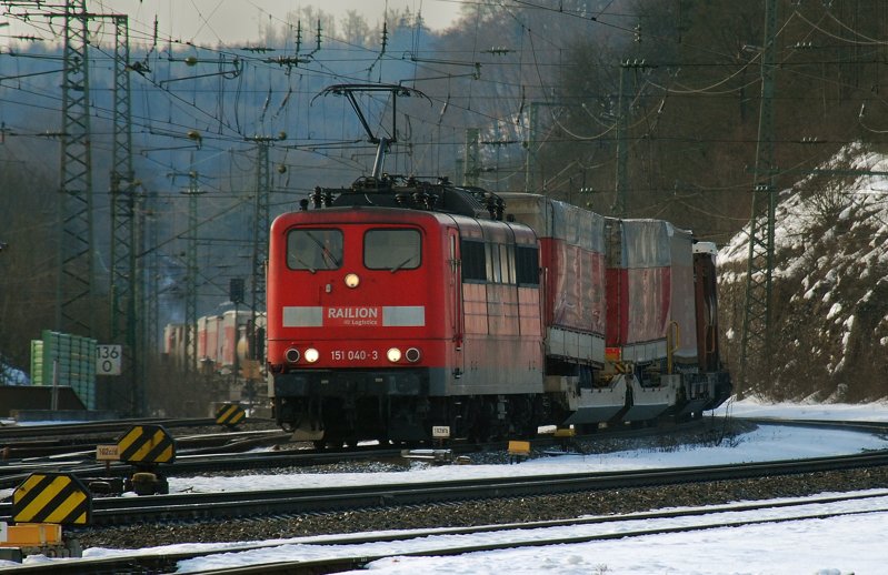 151 040-3, aufgenommen am 21.02.10, bei der Einfahrt in Treuchtlingen.