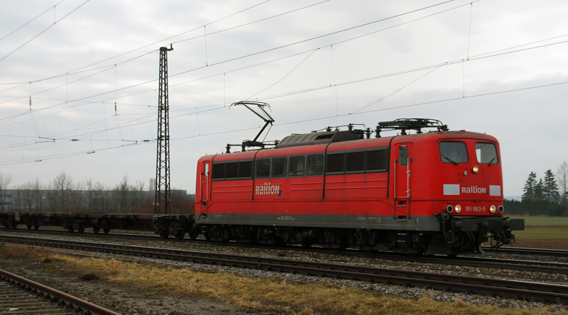 151 063-5, aufgenommen am 27.02.11, bei der Durchfahrt durch Gersthofen, Strecke Augsburg-Donauw�rth.