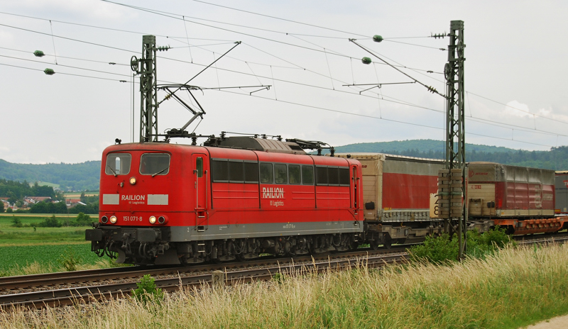 151 071-8, aufgenommen am 20.06.12, bei Treuchtlingen.