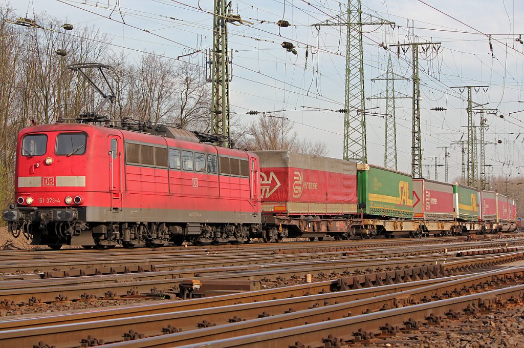 151 073-4 mit dem SAE/Arcese Zug in Gremberg am 24.03.2011 