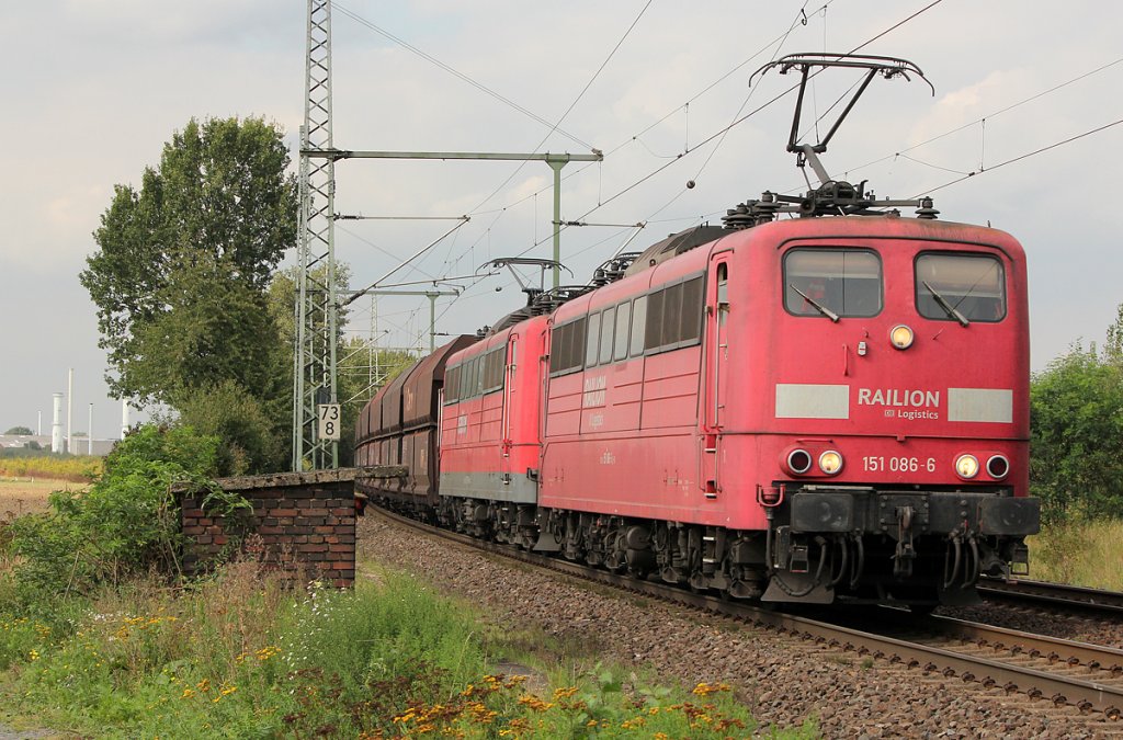 151 086-6 mit 151 xxx-x in Porz Wahn am 15.09.2011