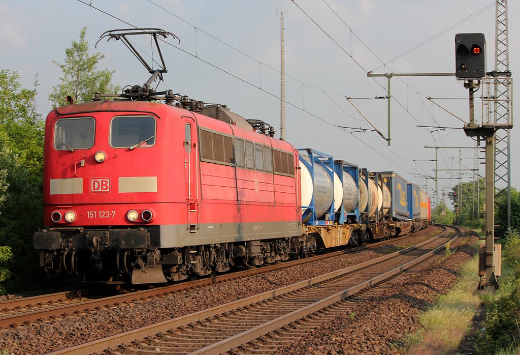 151 123-7 in Porz Wahn am 28.04.2011 