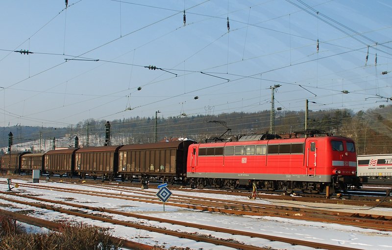 151 147-6, aufgenommen am 09.03.10, bei der Durchfahrt durch Treuchtlingen.