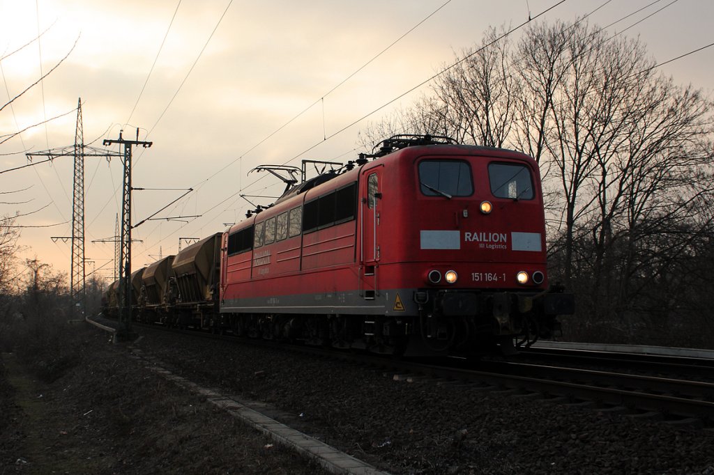 151 164-1 kurz vor der K�lner S�dbr�cke am 01.03.2012