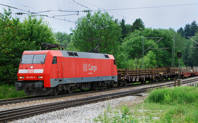 152 039-4, aufgenommen am 11.06.11, bei der Einfahrt in A�ling.