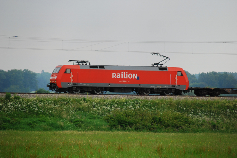 152 066-7, aufgenommen am 06.06.11, kurz nach Burgau.