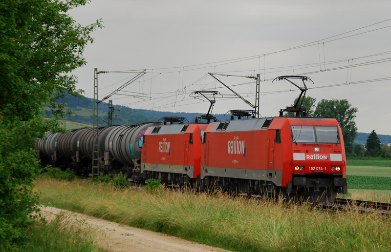 152 074-1 + 152 060-0, aufgenommen am 20.06.12, bei Treuchtlingen.