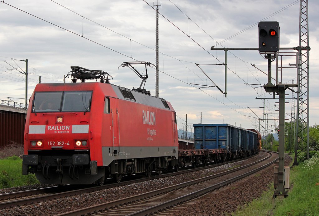 152 084-2 in Porz Wahn am 08.05.2012, Gru� an Tf !