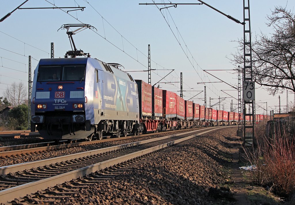 152 136-8 mit dem Winner Zug hinter Porz Wahn am 03.03.2011