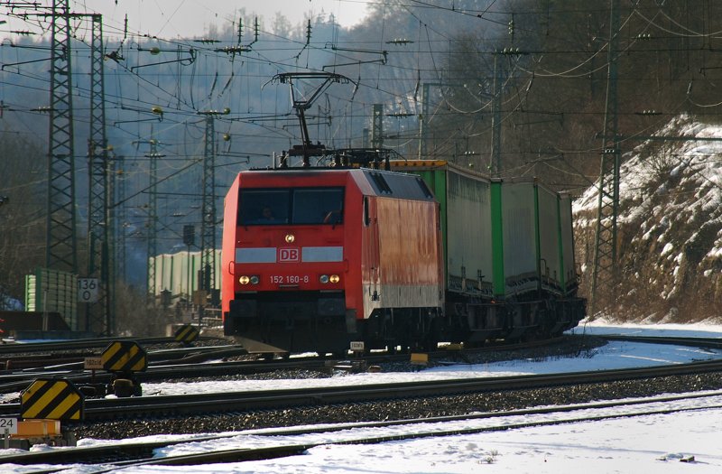 152 160-8, aufgenommen am 21.02.10, bei der Einfahrt in den Bahnhof Treuchtlingen.