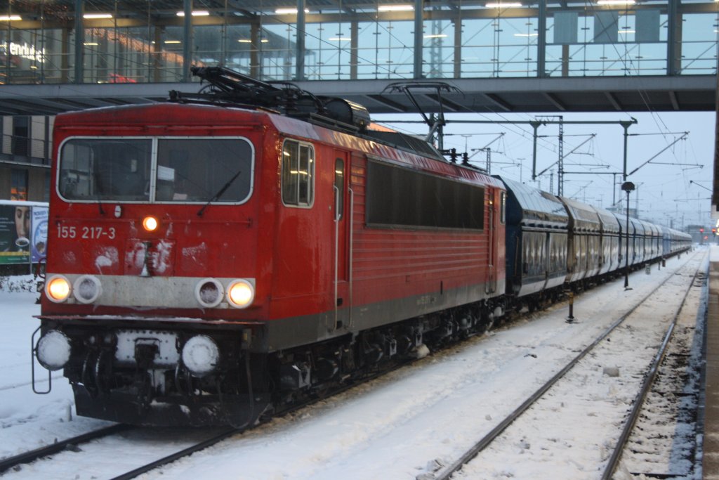 155 217 am 11.12.2010 im Bahnhof von Regensburg
