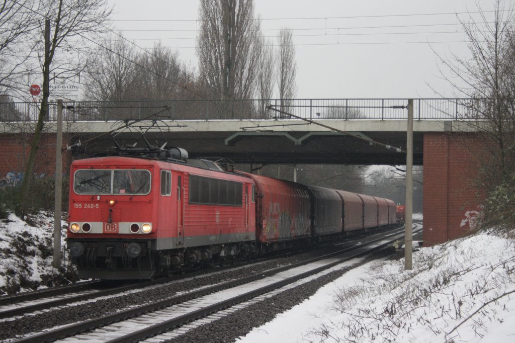 155 240 mit einem G�terzug in Limmer am 04.01.2011