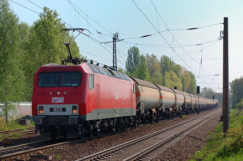 156 002 durchf�hrt mit einem Kesselzug den Bahnhof Leipzig Thekla.
Aufgenommen am 23.04.2011.