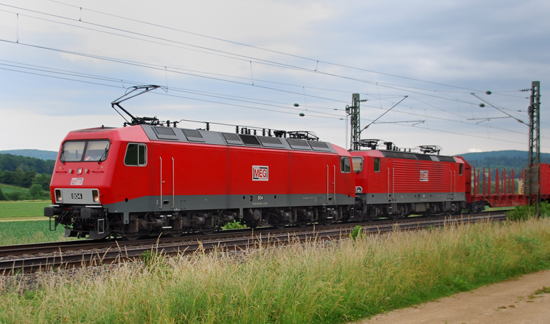 156 004-4, MEG, + 143 179-0, MEG, aufgenommen am 20.06.12, bei Treuchtlingen.