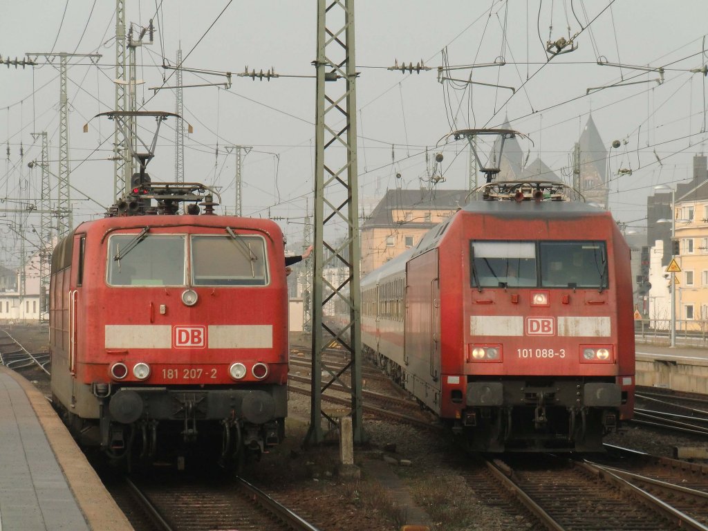 181 207-2 und 101 088-3 am 05.03.11. in Koblenz Hbf.