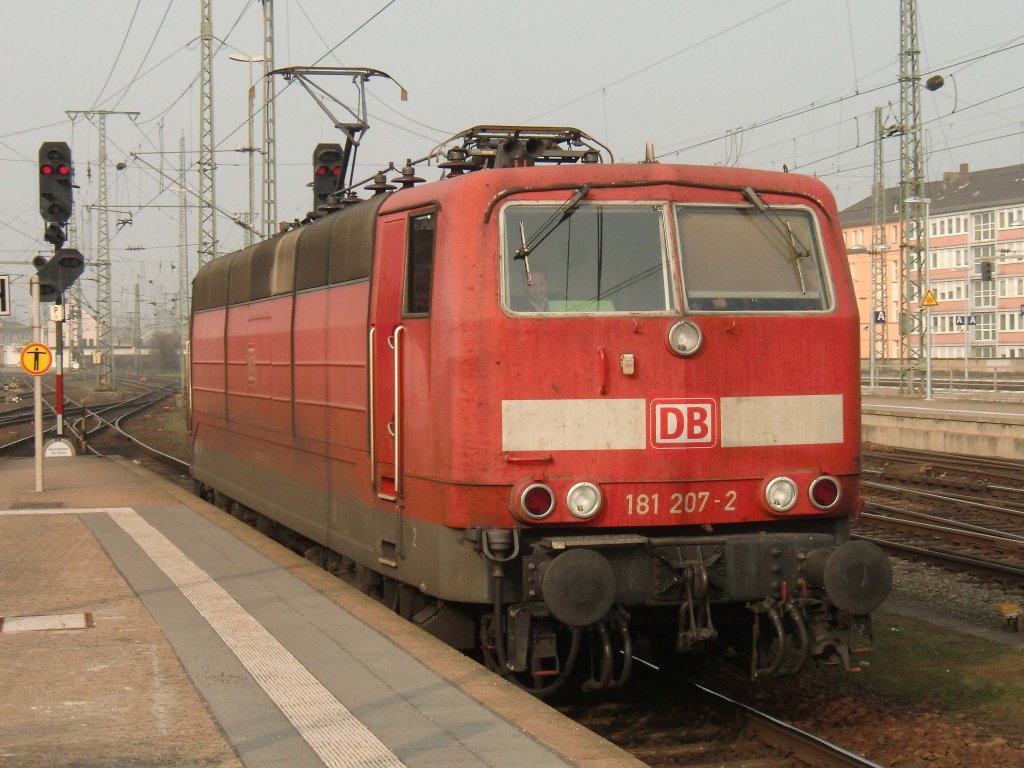 181 207-2 am 05.03.11. in Koblenz Hbf.