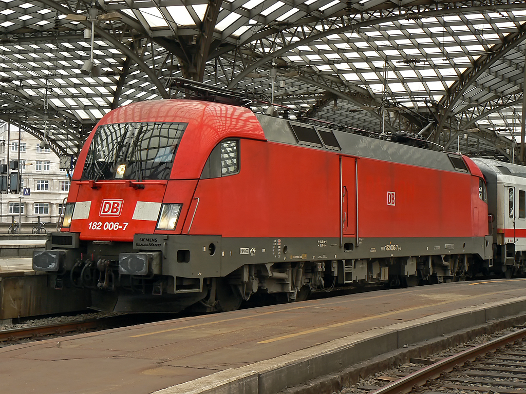 182 006-7 am IC2022 in K�ln Hbf. am 12.09.2010