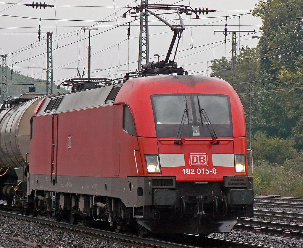 182 015-8 in K�ln West im Sommer 2009