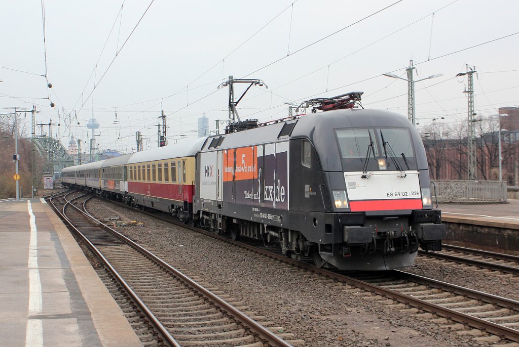 182 526 / ES 64 U2-026 am HKX1805 in K�ln Messe/Deutz am 03.04.2013