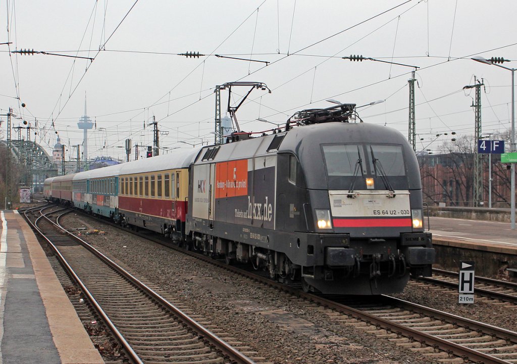 182 530 / ES 64 U2-030 am HKX1805 nach HH-Altona in K�ln Messe/Deutz am 23.03.2013