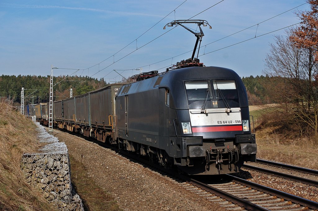 182 598 ist mit dem Fercam Zug unterwegs nach 
M�nchen.
Aufgenommen am 24.03.2011 in Paindorf.