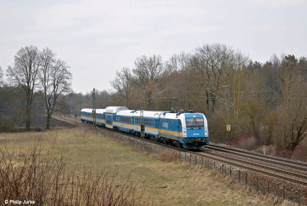 183 003-3 mit dem ALX84115 von Hof nach M�nchen am 01.04.2013 bei Feldmoching.
