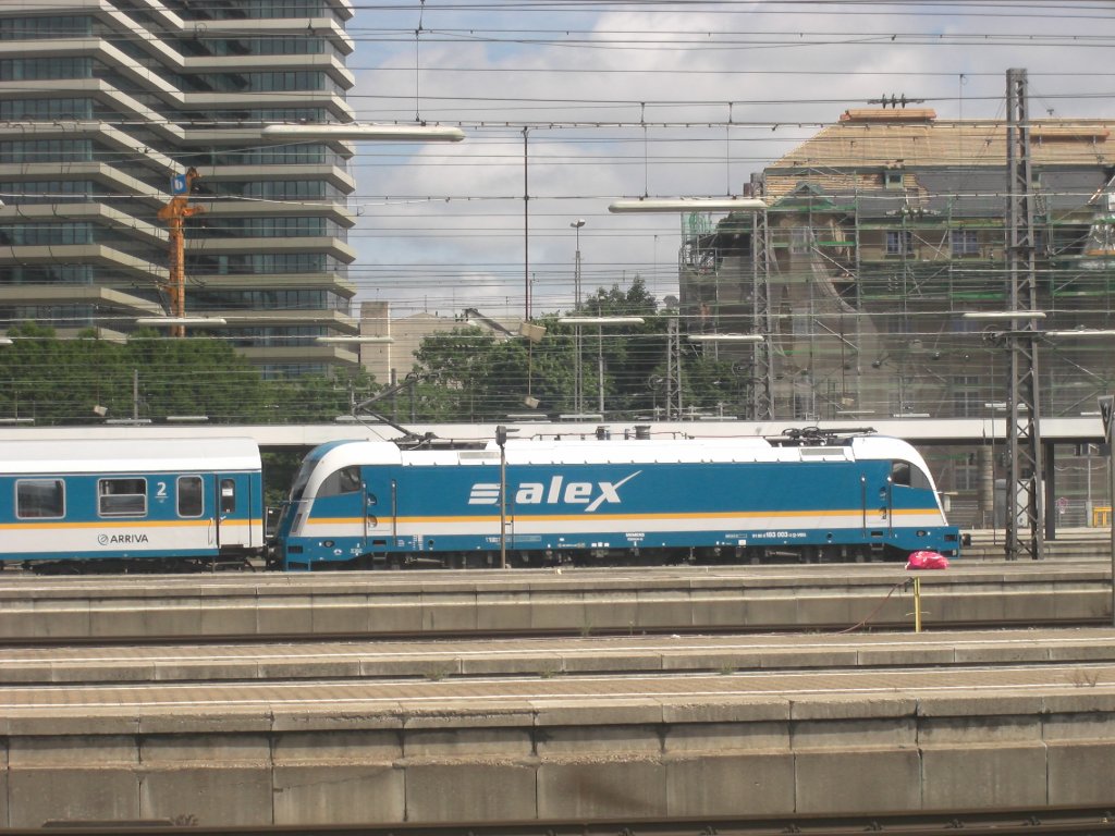 183 003 verl��t am 31. Mai 2008 den M�nchner Hauptbahnhof.