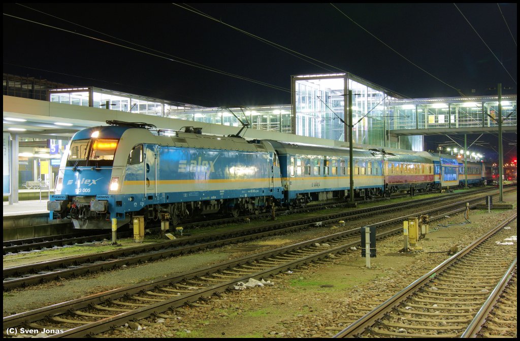 183 005-8 (VBG) in Regensburg-Hbf am 4.12.2012.  