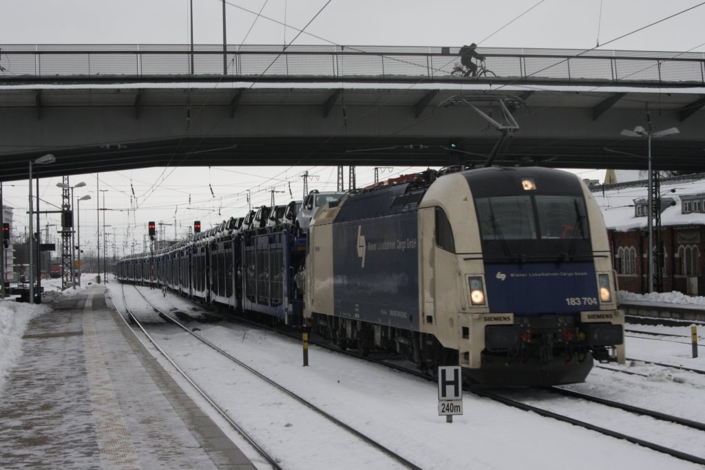183 704 am 11.12.2010 im Bahnhof von Regensburg